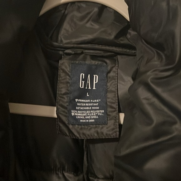 Gap puffer coat- size large - Picture 3 of 3